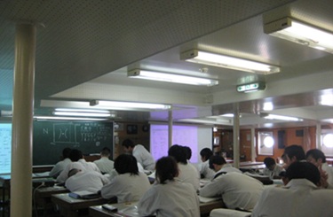 練習船「日本丸」第一教室