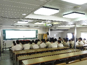 練習船「銀河丸」第一教室