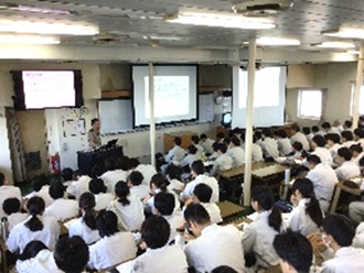 練習船「青雲丸」第一教室