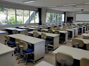 国立波方海上技術短期大学校　合併教室