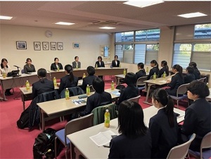 女性船員とJMETS系女子学生